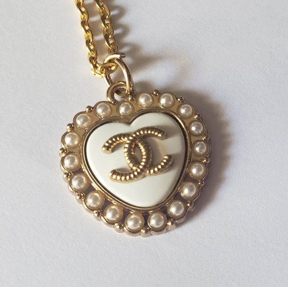 Jewelry - 🌼Upcycled Zipper Pull Pendant Heart Pearl White.